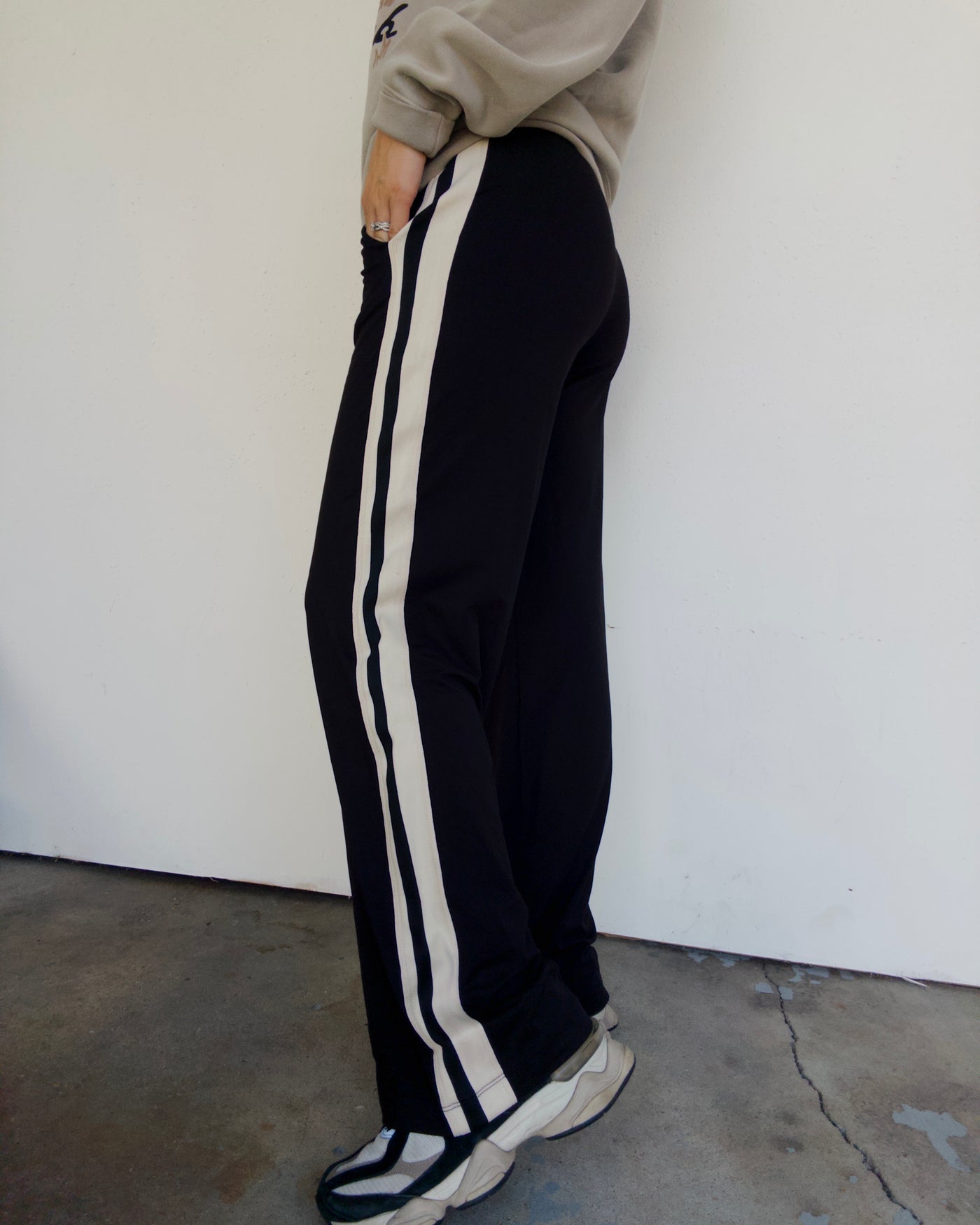 Laid Back Contrast Pants - Black