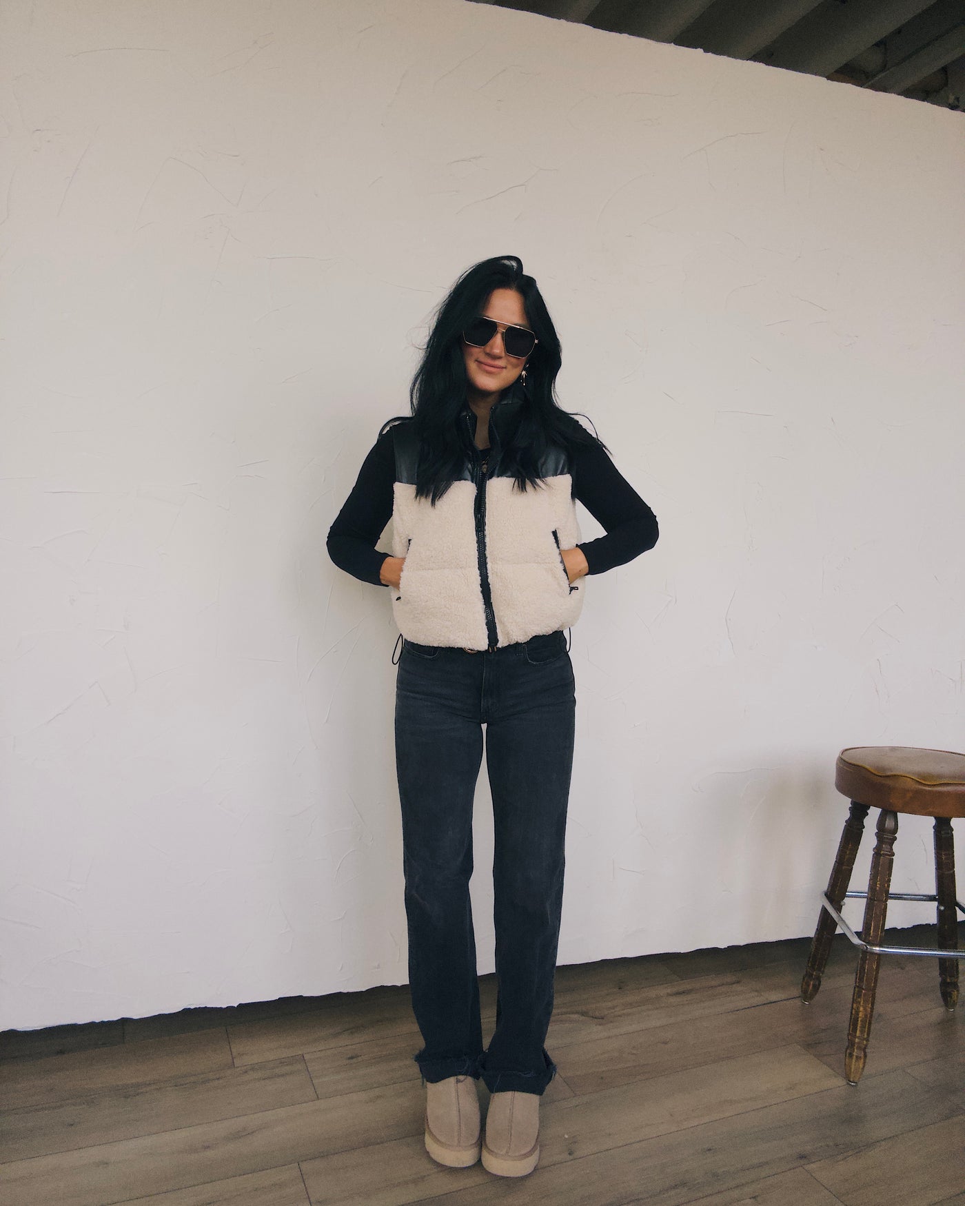 Hearthside Cropped Sherpa Vest - Cream/Black