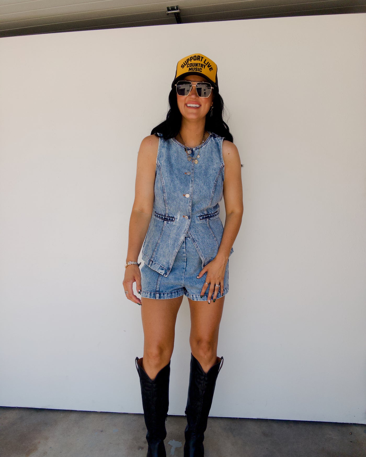 Step Out Denim Shorts - Medium Wash
