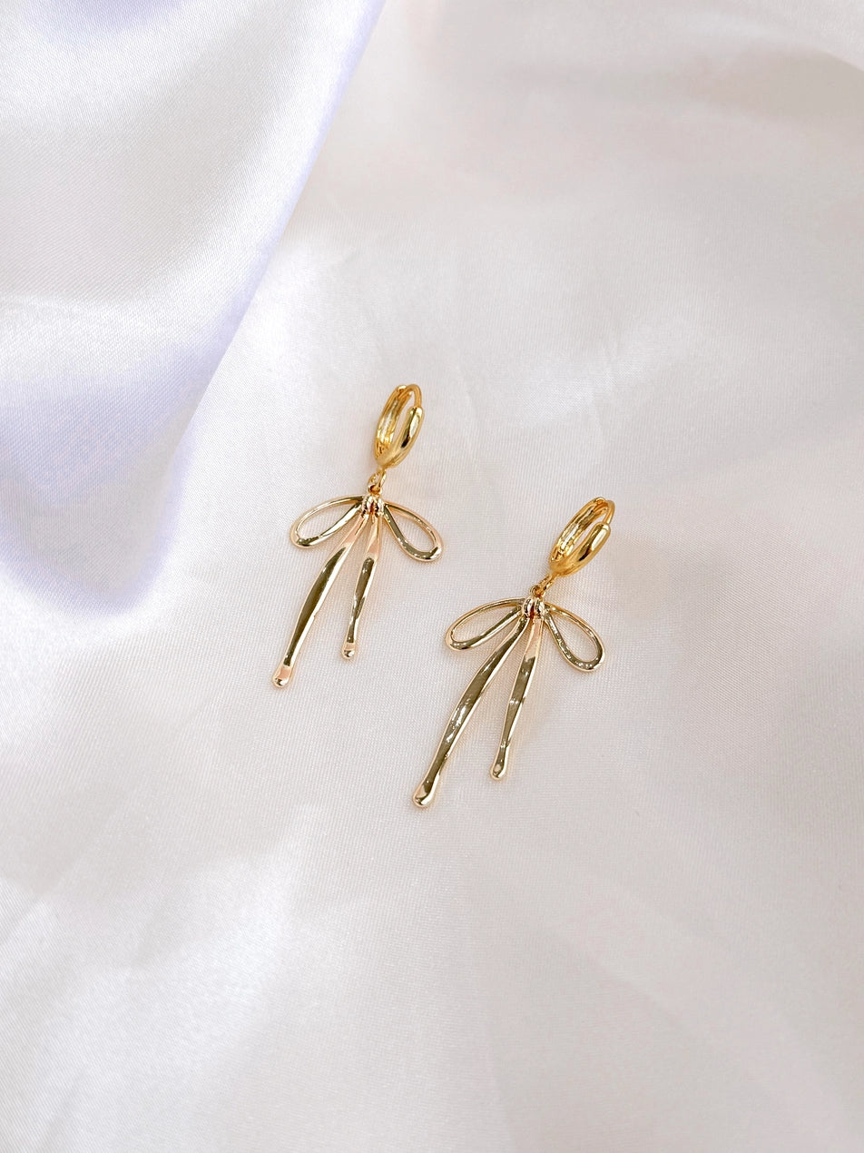 Vintage Bow Earrings - Gold