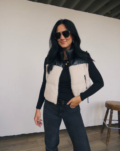 Hearthside Cropped Sherpa Vest - Cream/Black
