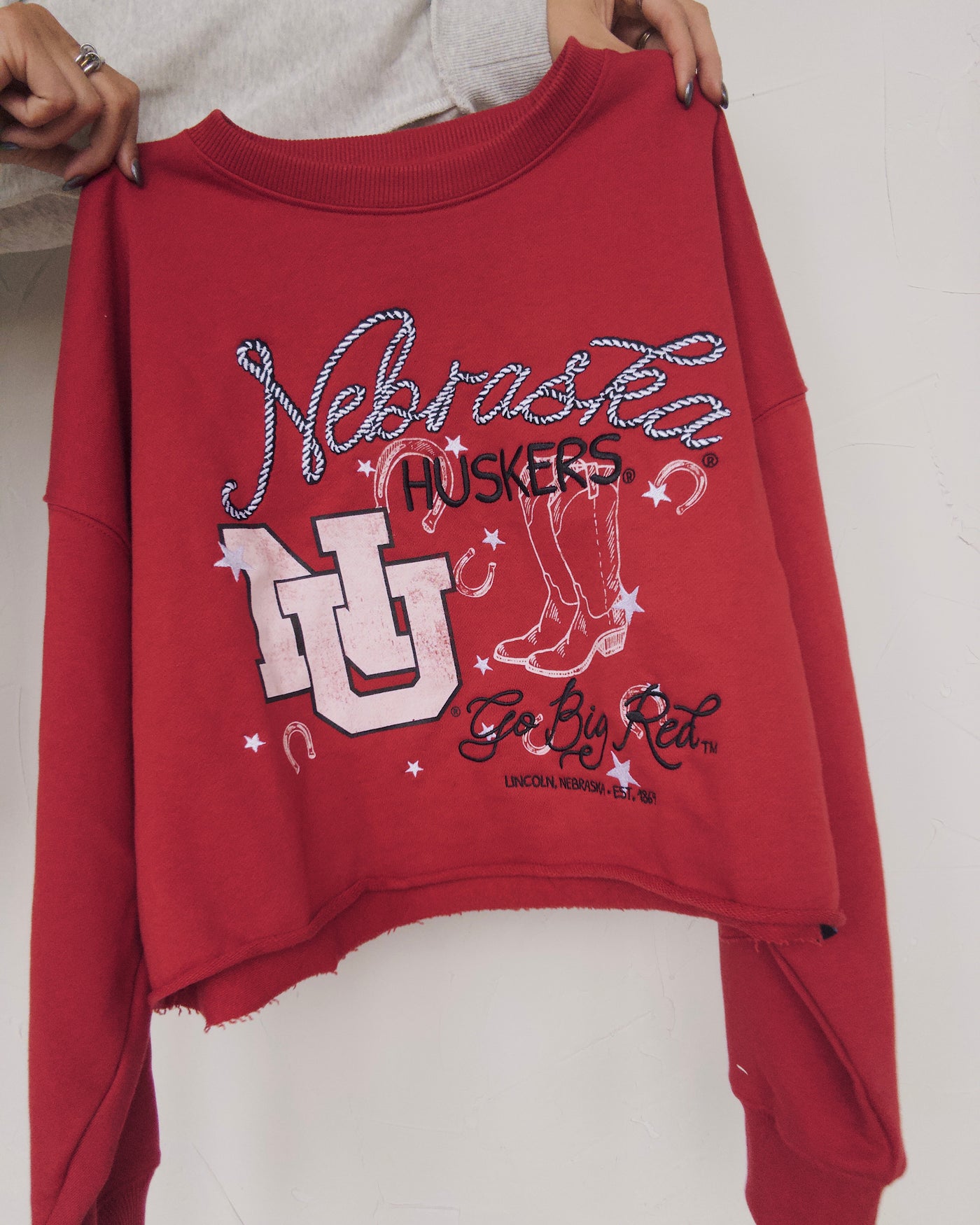 Nebraska Lasso Cropped Crew - Red