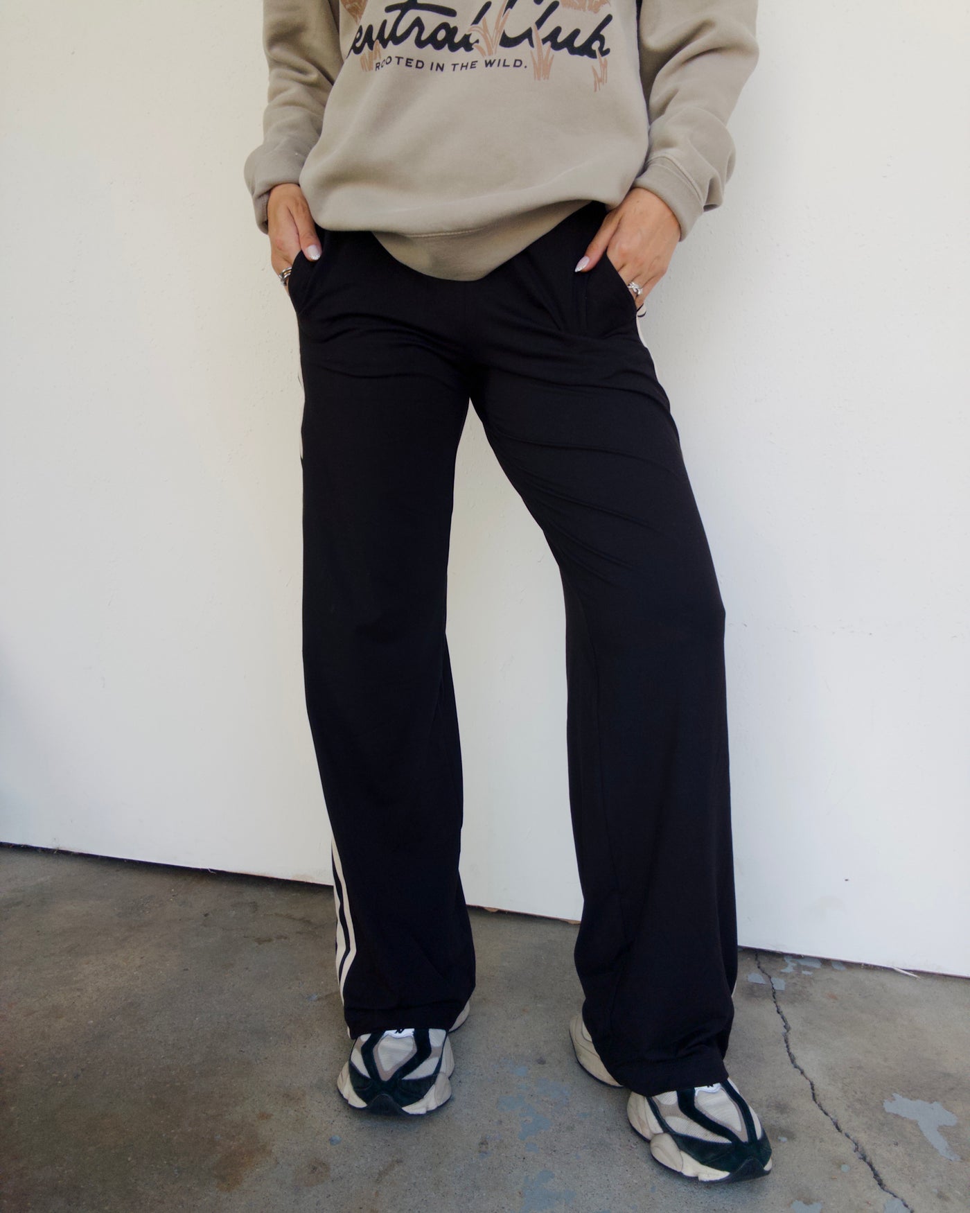 Laid Back Contrast Pants - Black